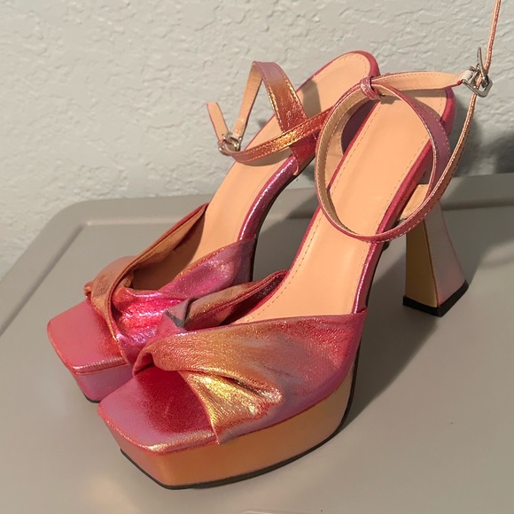 Cute retro heels! Never worn and brand new. - Picture 2 of 5
